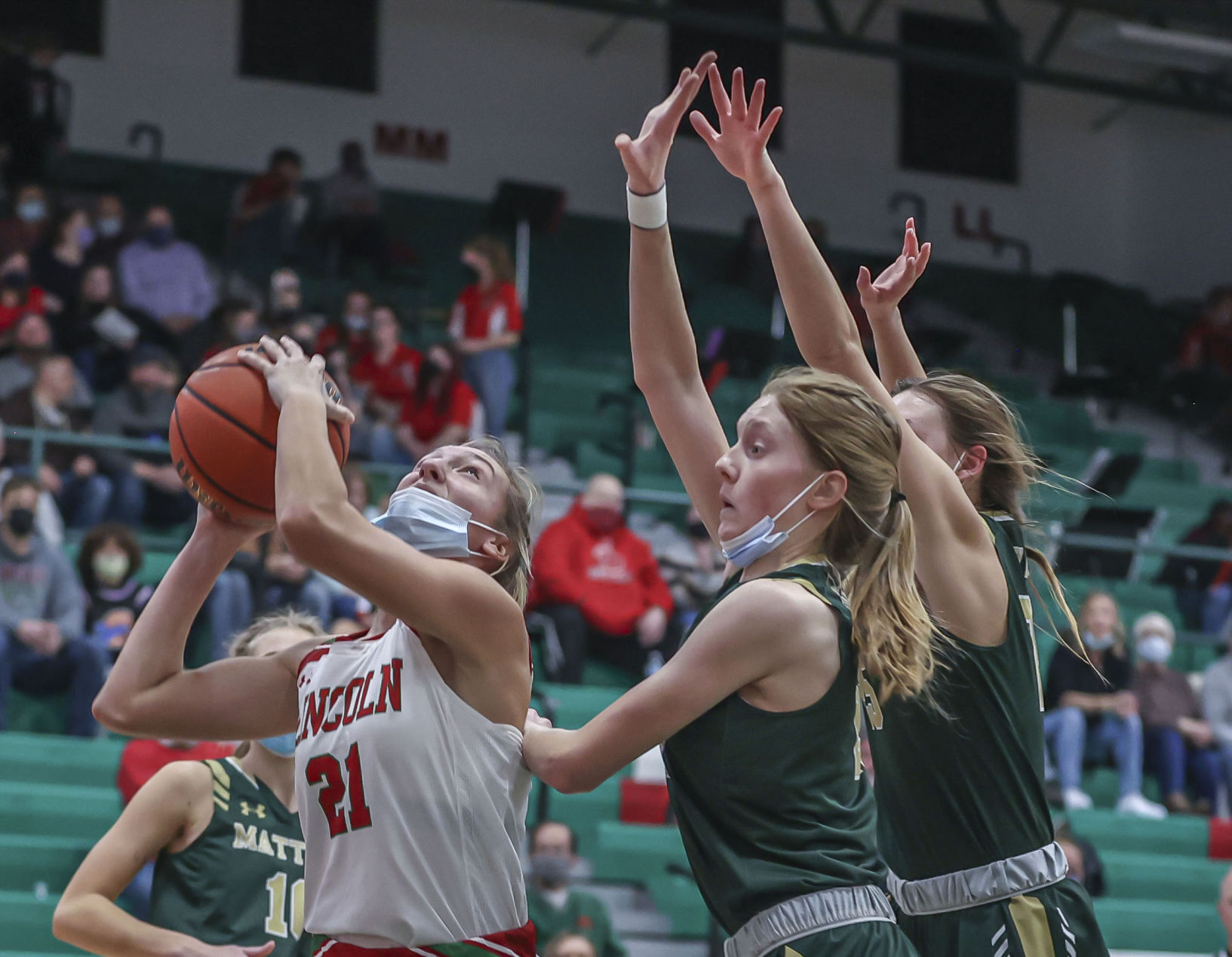Mattoon girls at Lincoln 13 011422.JPG